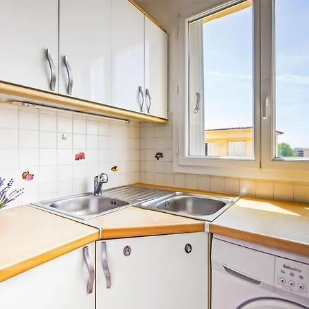 Appartement Espace Anahit 2 Piece Meuble Avec Balcon, Proche Tram Magnan Et Plages Bail Mobilite Nice
