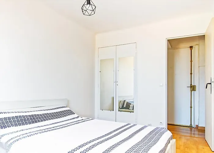 Espace Anahit 2 Piece Meuble Avec Balcon, Proche Tram Magnan Et Plages Bail Mobilite