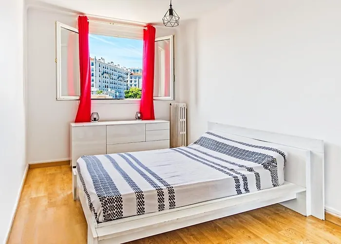 Espace Anahit 2 Piece Meuble Avec Balcon, Proche Tram Magnan Et Plages Bail Mobilite