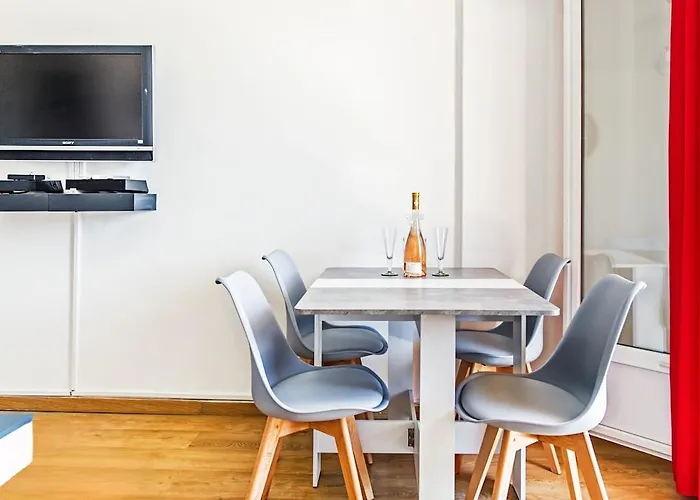 Espace Anahit 2 Piece Meuble Avec Balcon, Proche Tram Magnan Et Plages Bail Mobilite